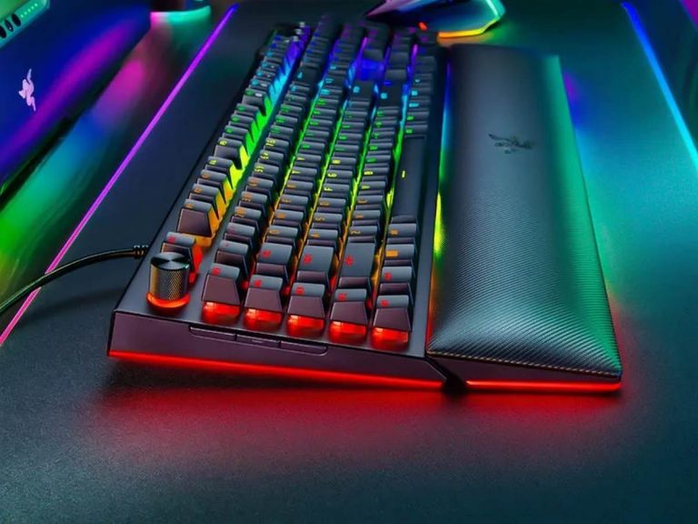 خرید حضوری کیبورد گیمینگ ریزر blackwidow v4 Pro Razer Green Switch