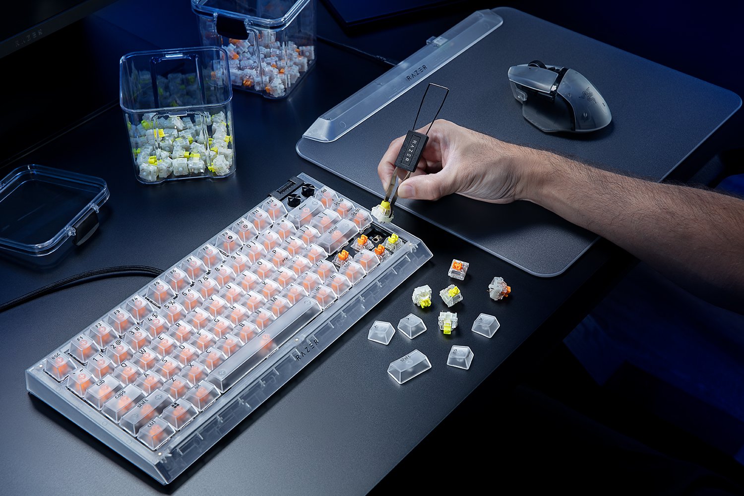 Razer BlackWidow V4 75% Phantom White Edition