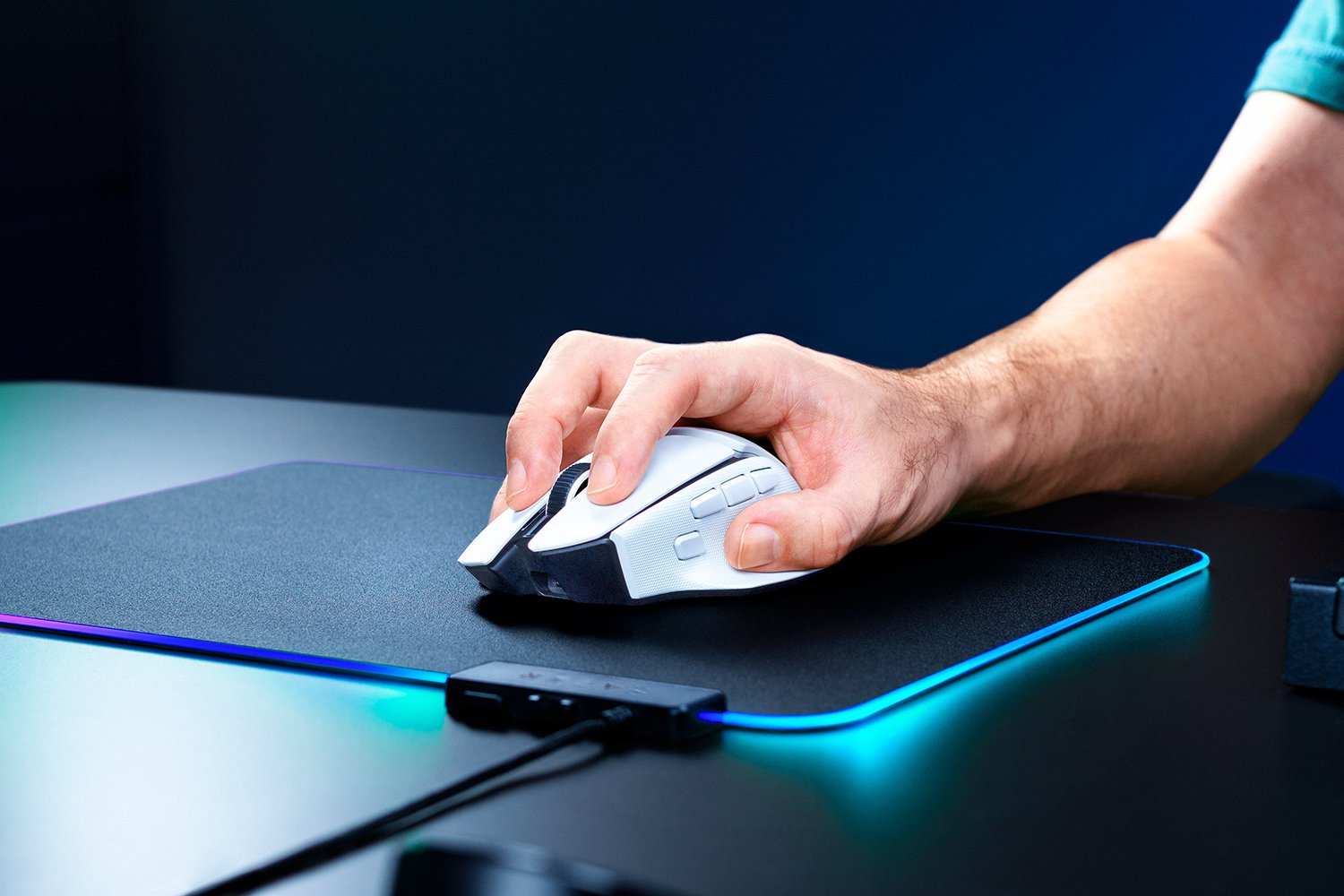 Razer Basilisk V4 HyperSpeed White